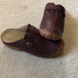 Clogs